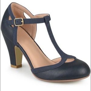 Journee Collection Navy Olina Pumps
